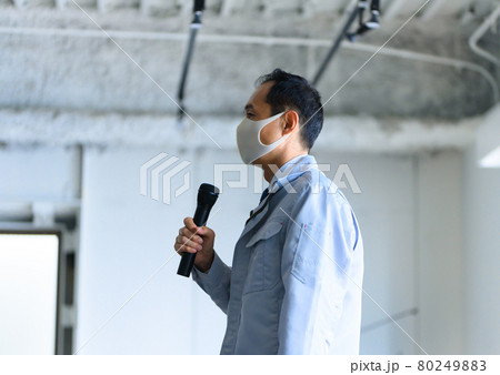 作業着の男性 80249883