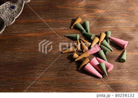 様々な色と香りのコーン香 80256132