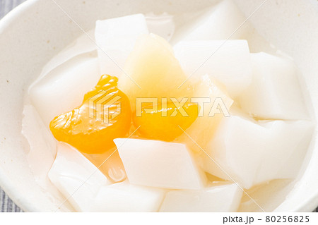 杏仁豆腐(フルーツ入り)。 杏仁豆腐(フルーツ入り)。 80256825
