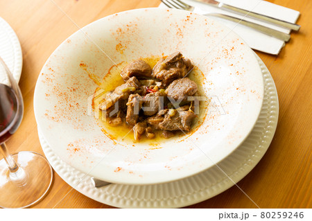Appetizing lamb stewed with young garlic and paprika 80259246