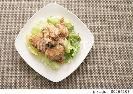 鶏の唐揚げ 鶏の唐揚げ 80264103