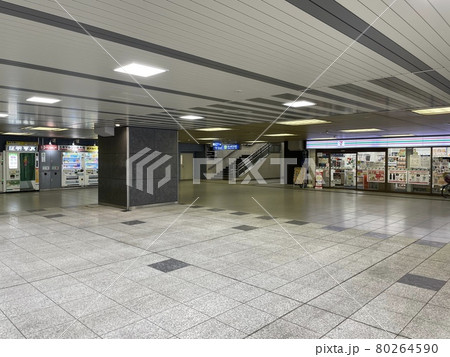 新大阪駅正面口、1階ロータリー、動輪前 80264590