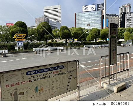 新大阪駅正面口、1階ロータリー、動輪前 80264592