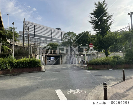 新大阪駅正面口、1階ロータリー、動輪前 80264593