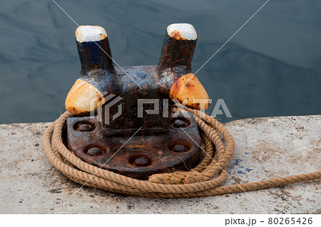 Old Dock Mooring Cleat and Rope at a Harbour Location 80265426