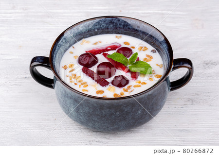 rice porridge with berries, served with mint 80266872