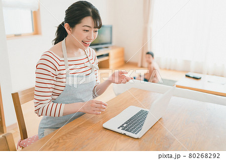 小学生ママ 80268292