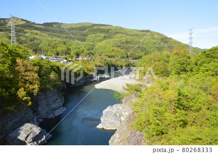 荒川の中流域（白鳥橋／埼玉県秩父郡長瀞町） 80268333