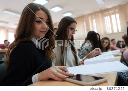 Students Gruop In the uni Amphitheather Students Gruop In the uni Amphitheather 80271295