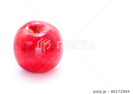 サンジョナゴールド 赤いリンゴ 1個まるごと 明るい背景 サンジョナゴールド 赤いリンゴ 1個まるごと 明るい背景 80272904
