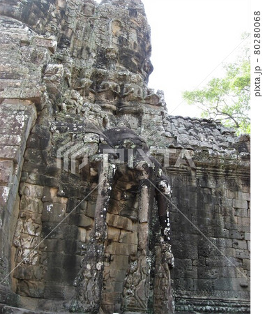 カンボジア、アンコールトムのバイヨン。 80280068
