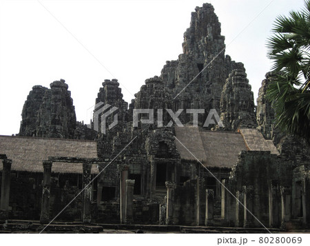 カンボジア、アンコールトムのバイヨン。 80280069