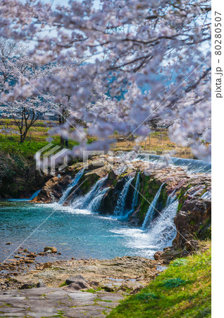 布橋十二ヶ滝(ぬのはしじゅうにがたき)/石川県小松市 西尾地区 2021年4月 布橋十二ヶ滝(ぬのはしじゅうにがたき)/石川県小松市 西尾地区 2021年4月 80280507