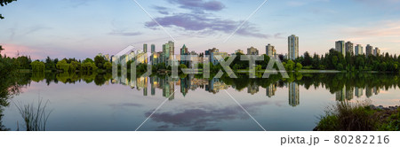 Panoramic View of Lost Lagoon in famous Stanley Park in a modern city 80282216