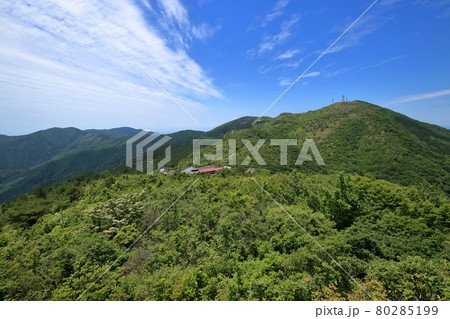 梶ヶ森　二人の丘からの眺め　山荘と山頂（高知県　大豊町） 80285199