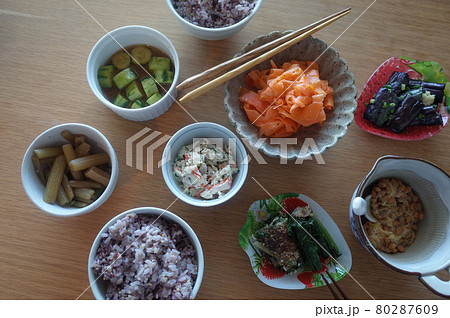 雑穀ご飯と、豊富な副菜 雑穀ご飯と、豊富な副菜 80287609