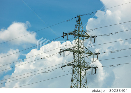 高圧鉄塔と入道雲 80288404