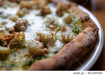 新鮮なホタテを使ったピッツア 80289406