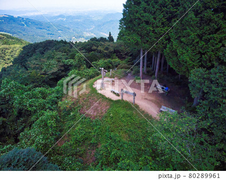 空から見た大霧山山頂 埼玉県皆野町・東秩父村(ドローンによる空撮) 空から見た大霧山山頂 埼玉県皆野町・東秩父村(ドローンによる空撮) 80289961