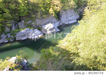 荒川の中流域（白鳥橋／埼玉県秩父郡長瀞町） 80290759