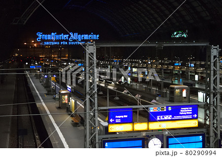 深夜のフランクフルト中央駅 深夜のフランクフルト中央駅 80290994