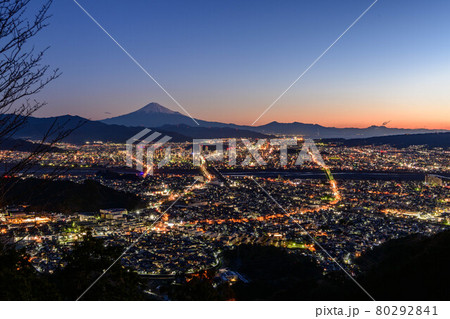 静岡県静岡市朝鮮岩からの夜景と富士山 80292841