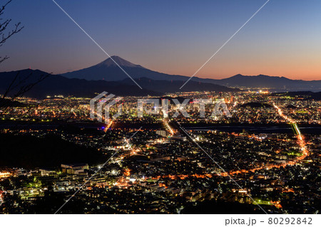 静岡県静岡市朝鮮岩からの夜景と富士山 80292842