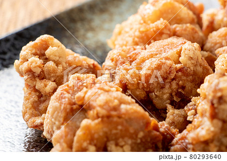 鶏肉の唐揚げのアップ。 鶏肉の唐揚げのアップ。 80293640