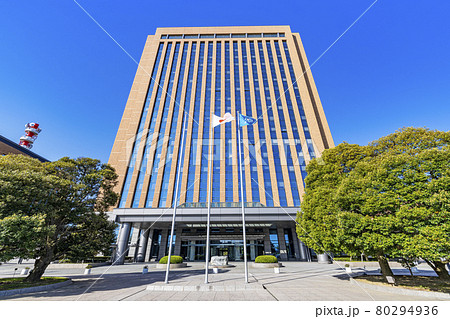 石川県金沢市　快晴の石川県庁 80294936