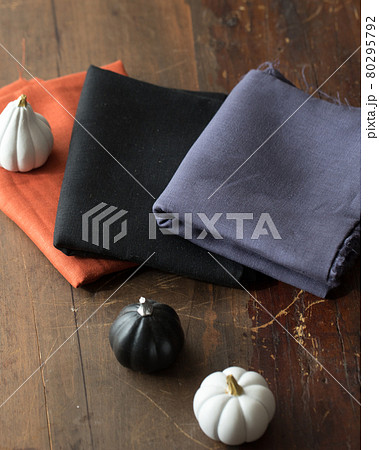 色とりどりのリネン 色とりどりのリネン 80295792