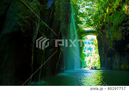 高千穂峡を代表する景勝地・神秘的な真名井の滝 高千穂峡を代表する景勝地・神秘的な真名井の滝 80297757