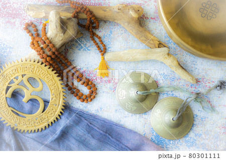 ヨガと瞑想 80301111