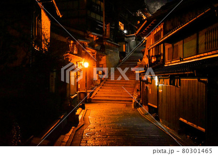 祇園の街歩き_京都の夜景とライトアップ 祇園の街歩き_京都の夜景とライトアップ 80301465