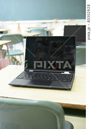 GIGAスクール構想で導入された1人1台端末 80302628