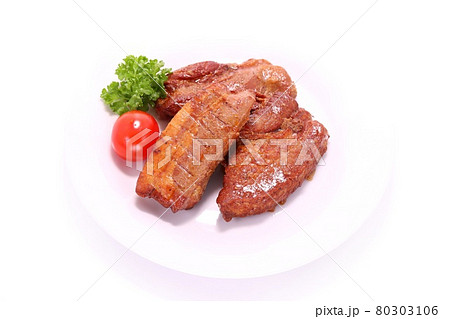 スペアリブ　骨なし　肉料理　明るい背景 80303106