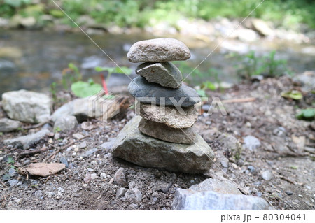 きれいに積まれた積み石 きれいに積まれた積み石 80304041