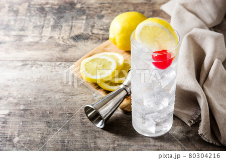 Classic Tom Collins cocktail Classic Tom Collins cocktail 80304216