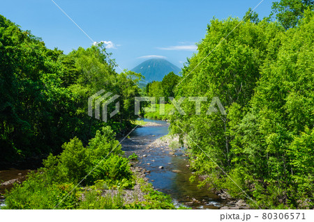 尻別川と羊蹄山 尻別川と羊蹄山 80306571