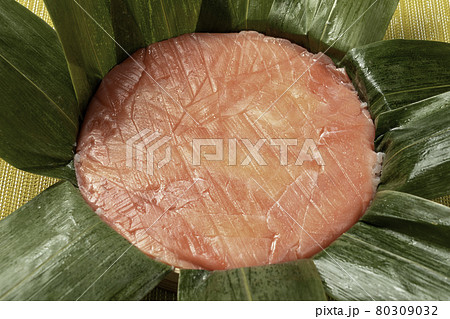 富山の駅弁で有名な鱒寿し 富山の駅弁で有名な鱒寿し 80309032