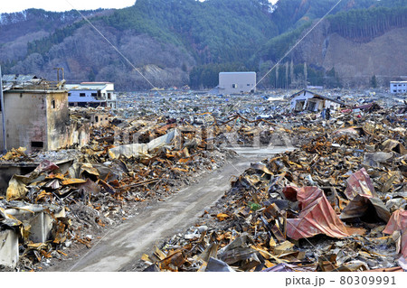 東日本大震災で被災した大槌町 80309991