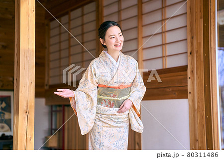 若女将おもてなしイメージ 80311486