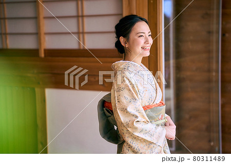 若女将おもてなしイメージ 若女将おもてなしイメージ 80311489