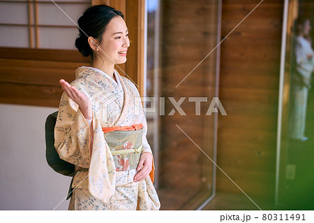 若女将おもてなしイメージ 80311491