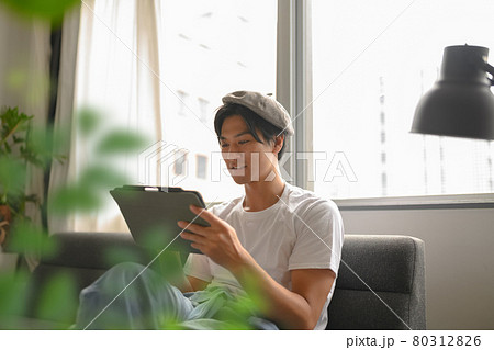 男性ポートレート 80312826