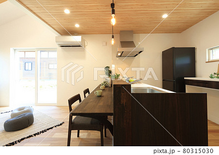 お洒落なリビングダイニングキッチン イメージ 80315030