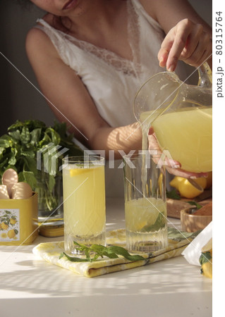 Making of Lemonade Making of Lemonade 80315764