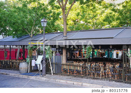 パリ、モンマルトルのテアトル広場 80315776