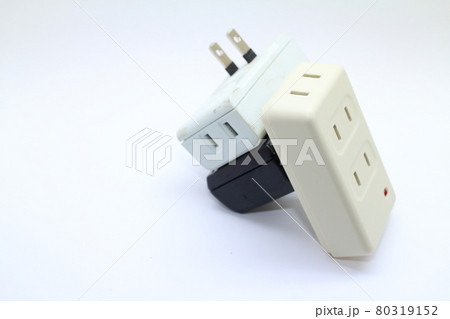 右側にある電源タップ 右側にある電源タップ 80319152