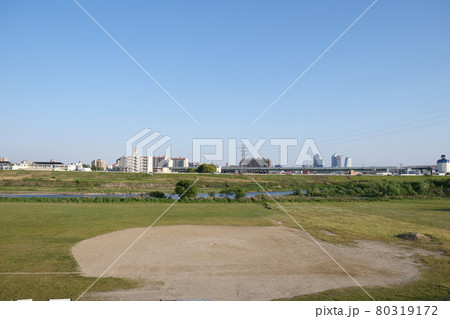 愛知県、庄内緑地公園のグラウンド 80319172
