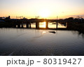 愛知県、仕事終わりに眺める庄内川 80319427